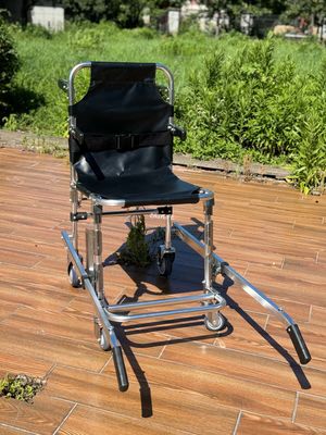 Nâng cầu thang bằng nhôm hợp kim dày gấp với vải PVC 4 bánh và 6 tay cầm